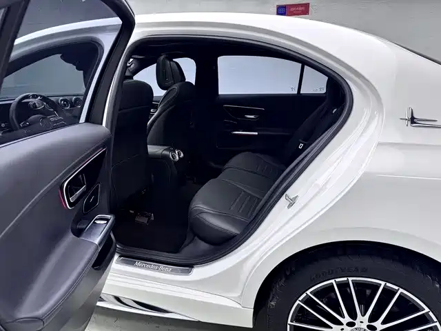 Mercedes-Benz C-Class — миниатюра 12