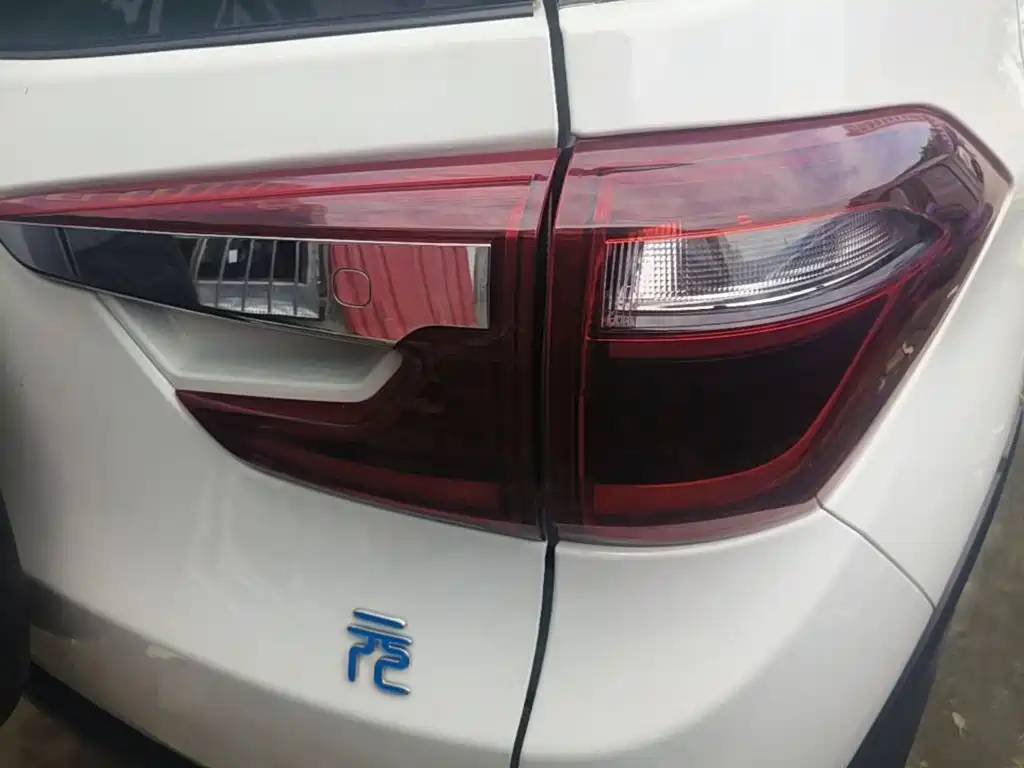 BYD Yuan EV — миниатюра 8