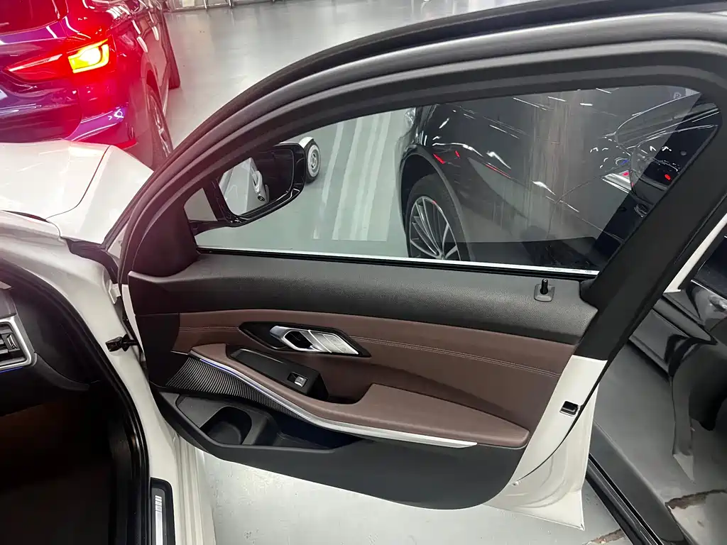 BMW 3 Series — миниатюра 13