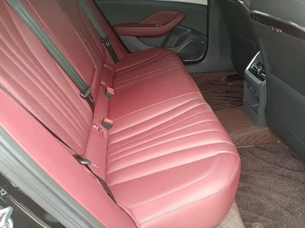 Hongqi H5 2025 2.0T AT