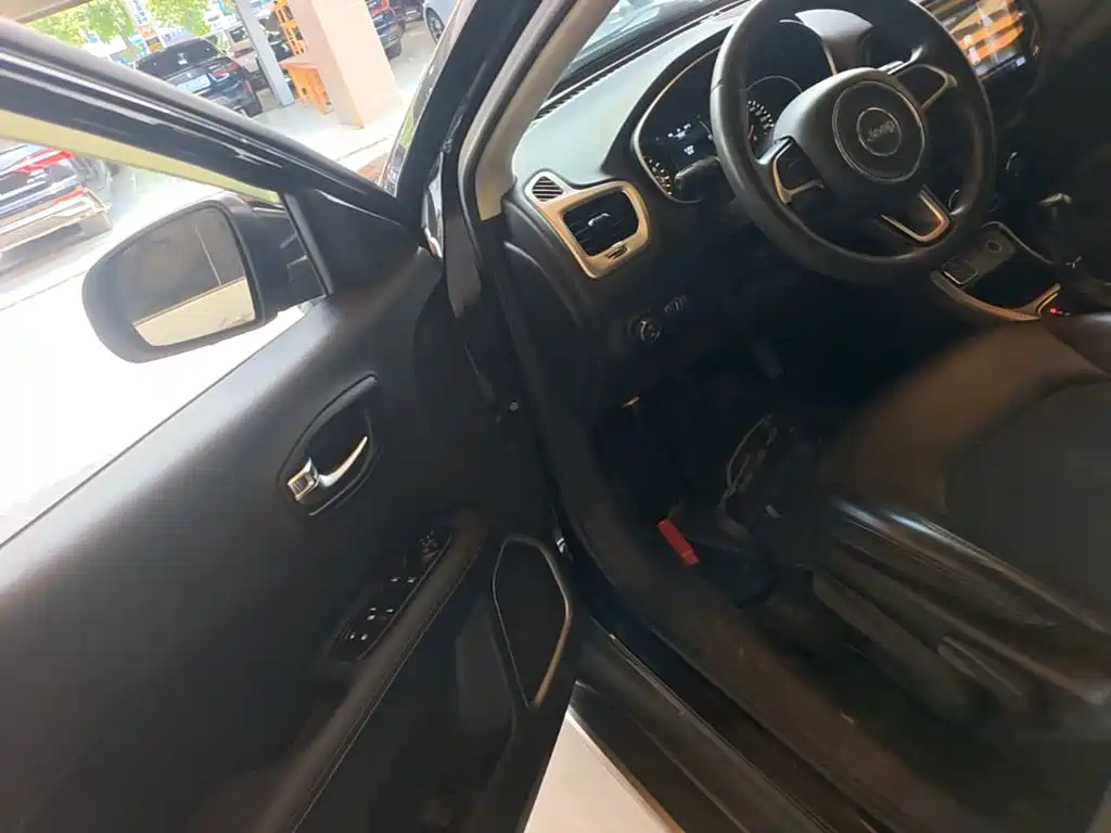 Jeep Compass — миниатюра 16