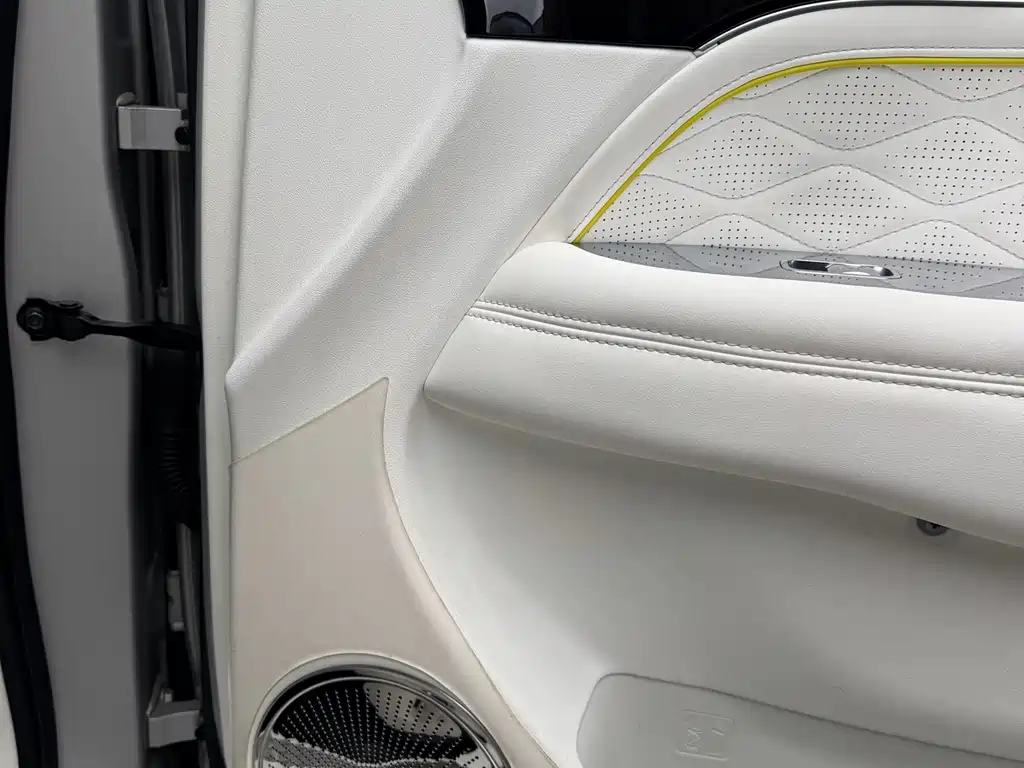 TANK CO CREATION TANK 300