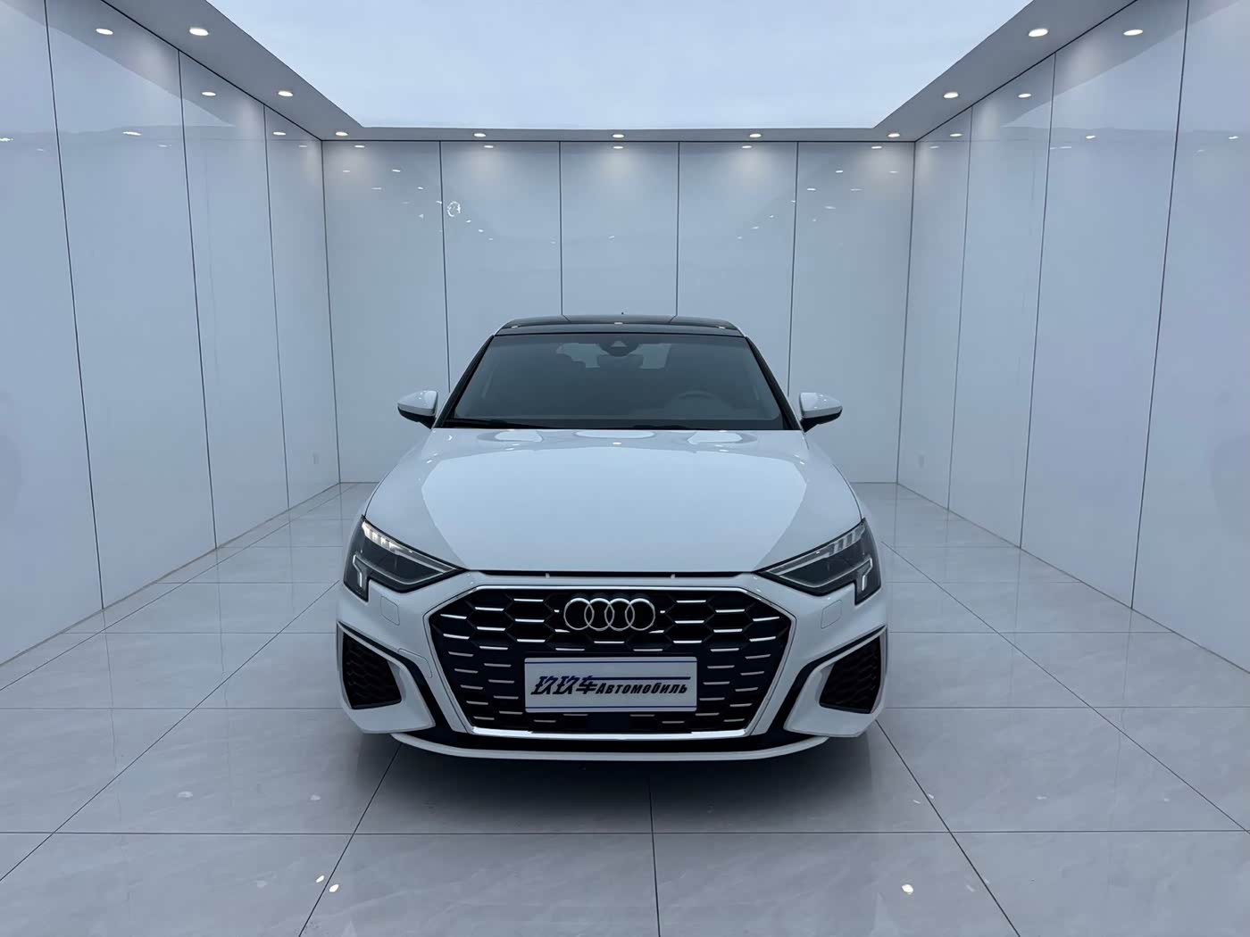 Audi A3 1.4 л 2023 г. Белый, пробег 12000 км