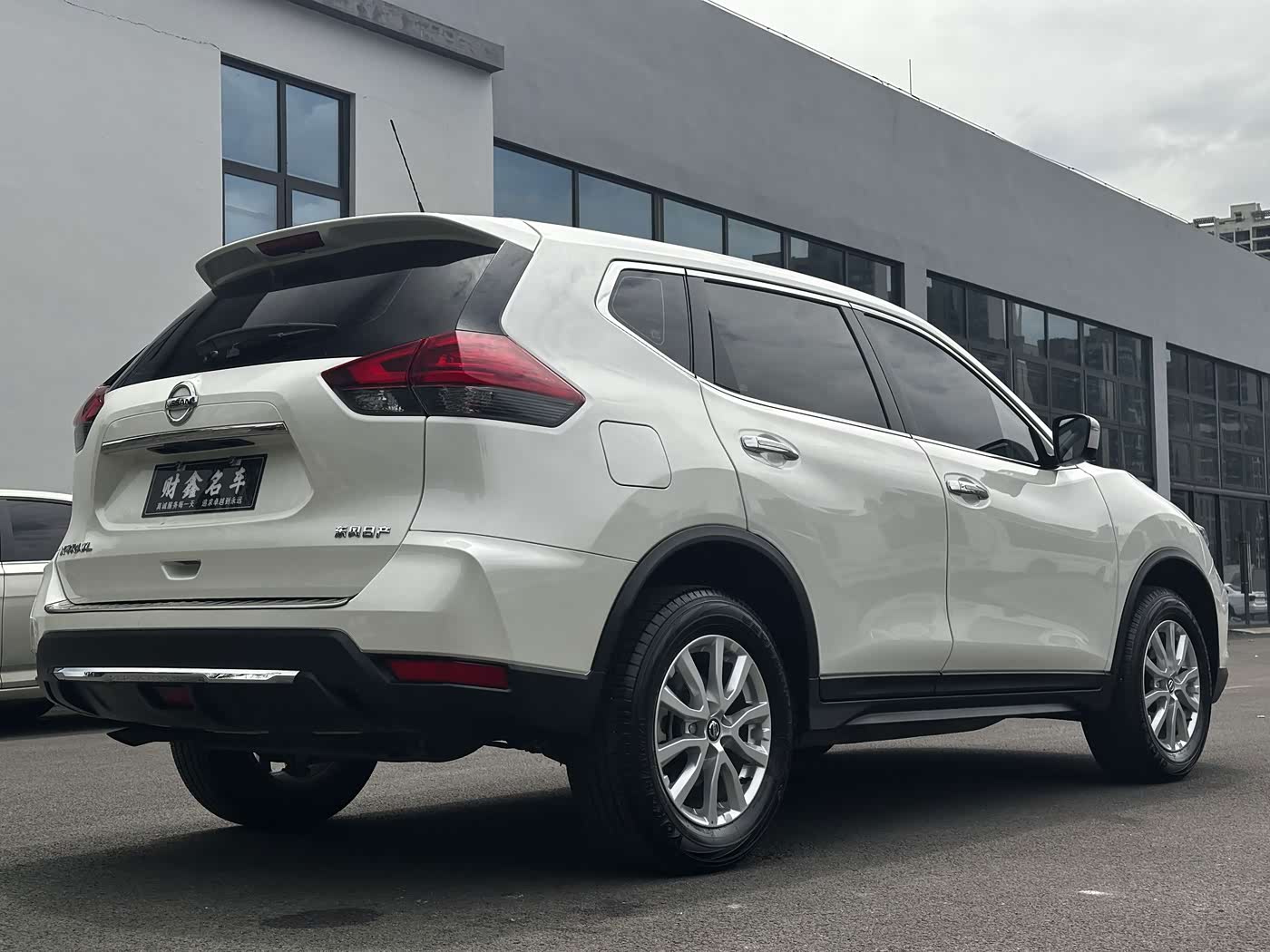 Nissan X-Trail 2.0 л 2025 г. Белый, пробег 24000 км