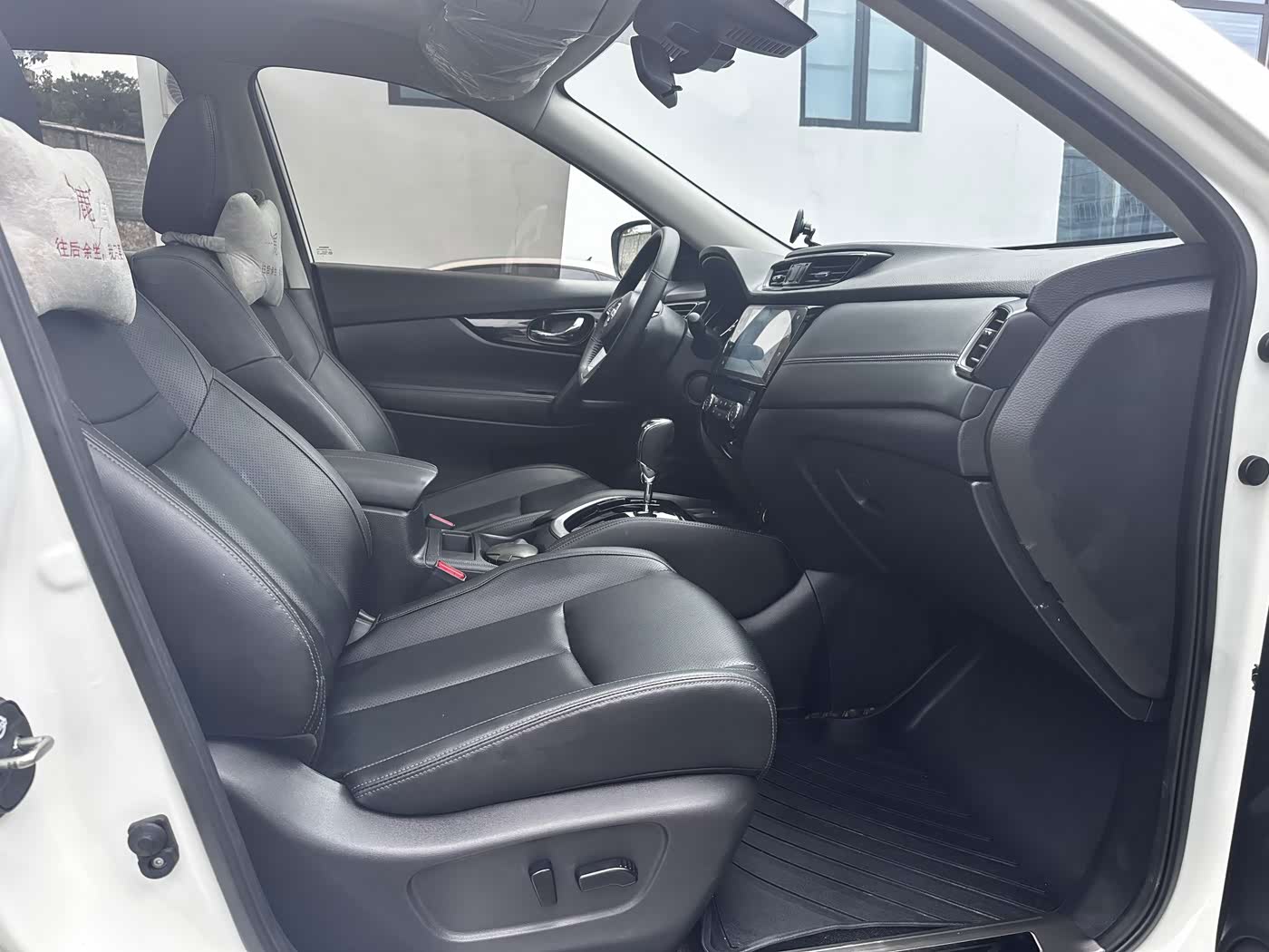 Nissan X-Trail 2.0 л 2025 г. Белый, пробег 24000 км