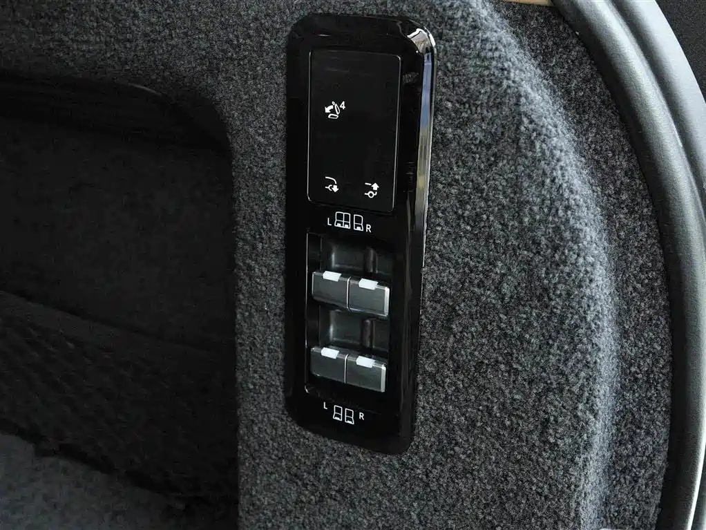 Land Rover Range Rover — миниатюра 20