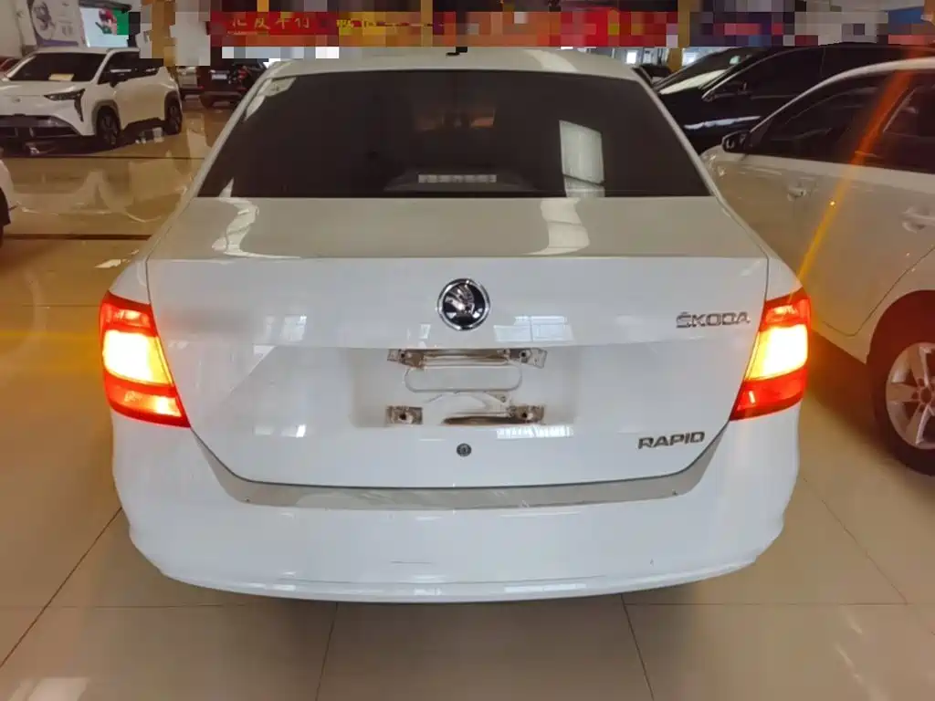 Skoda Rapid — миниатюра 6