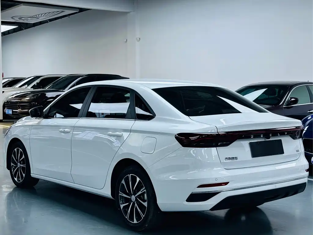 Geely Emgrand — миниатюра 10