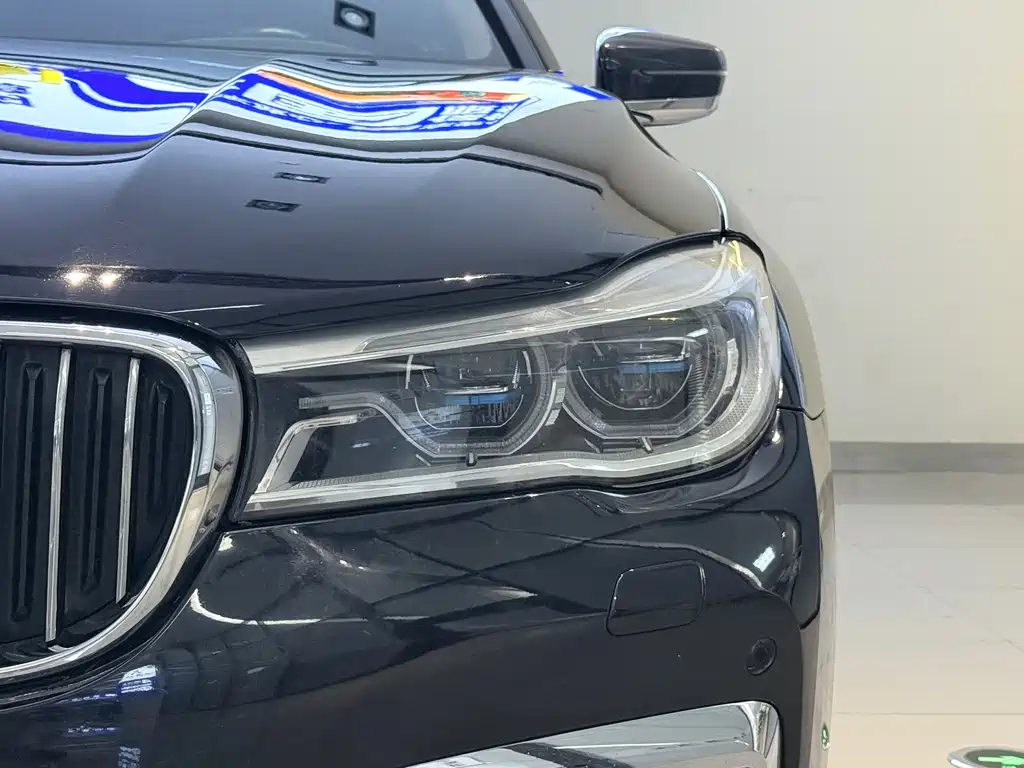 BMW 7 Series — миниатюра 4
