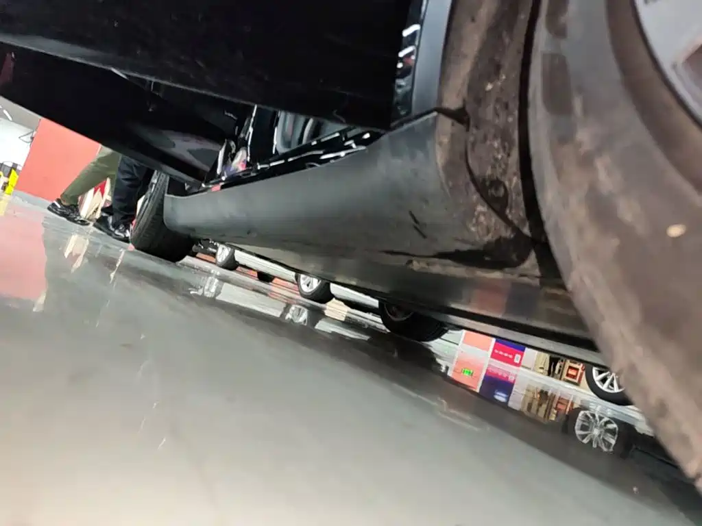 Tesla Model Y — миниатюра 21
