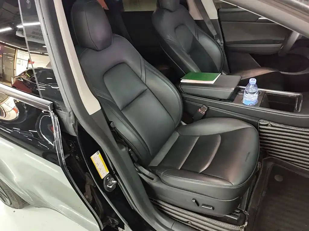 Tesla Model Y — миниатюра 25