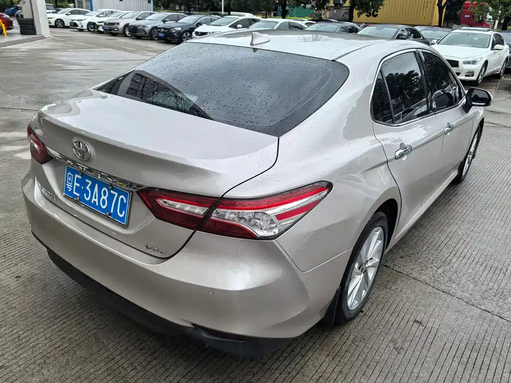 Toyota Camry 2021 2.0G Luxury
