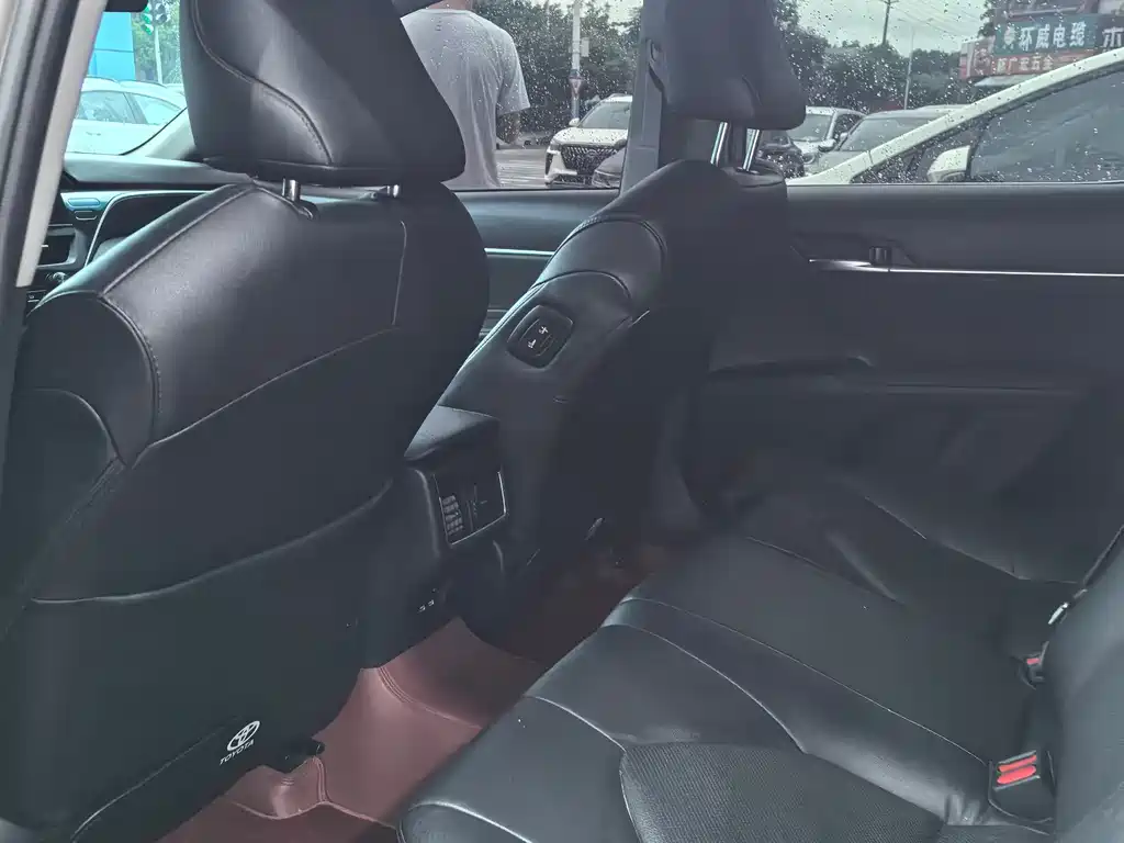 Toyota Camry 2021 2.0G Luxury