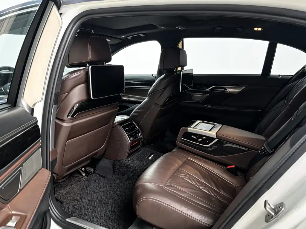 BMW 7 Series 7 2016 740Li Lead