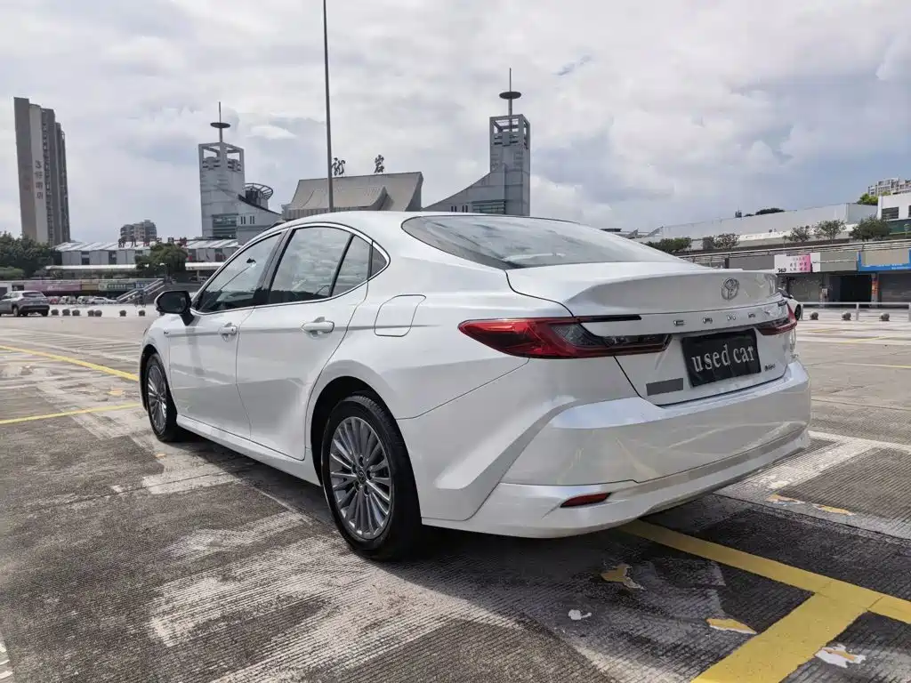 Toyota Camry — миниатюра 5