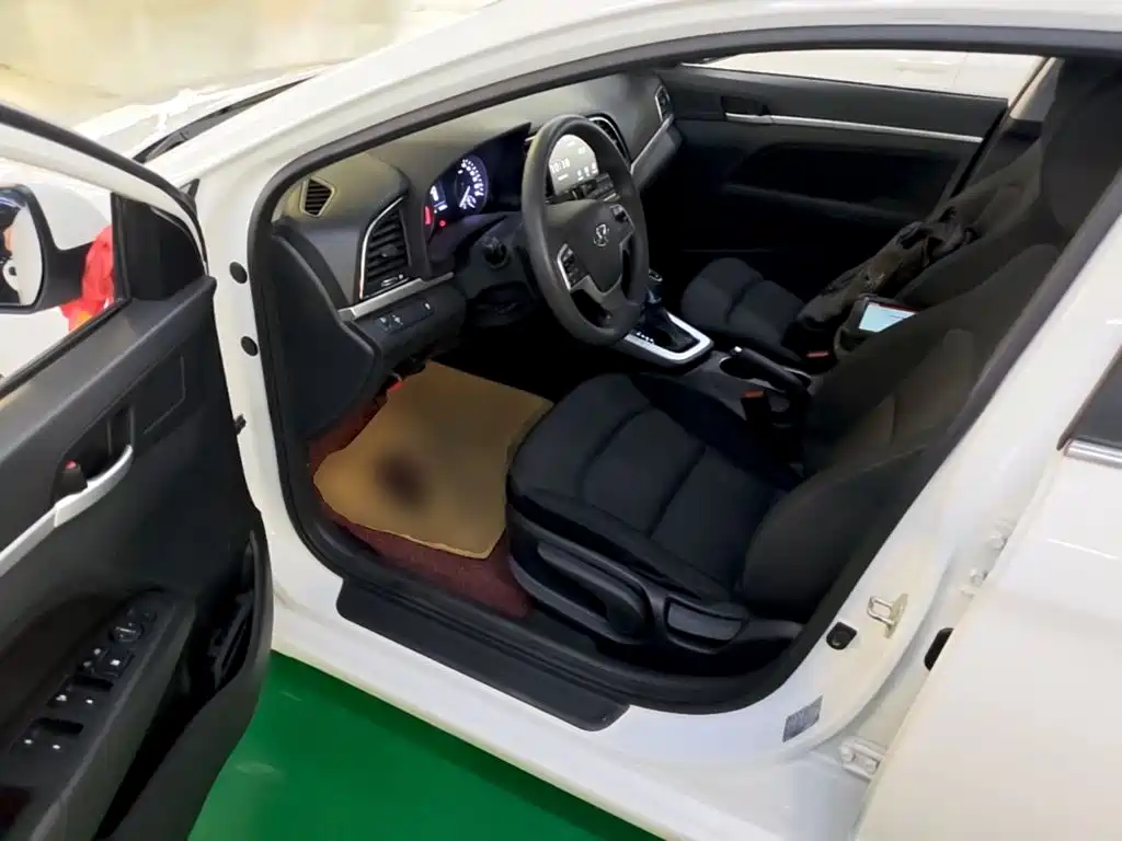 Hyundai Elantra — миниатюра 16