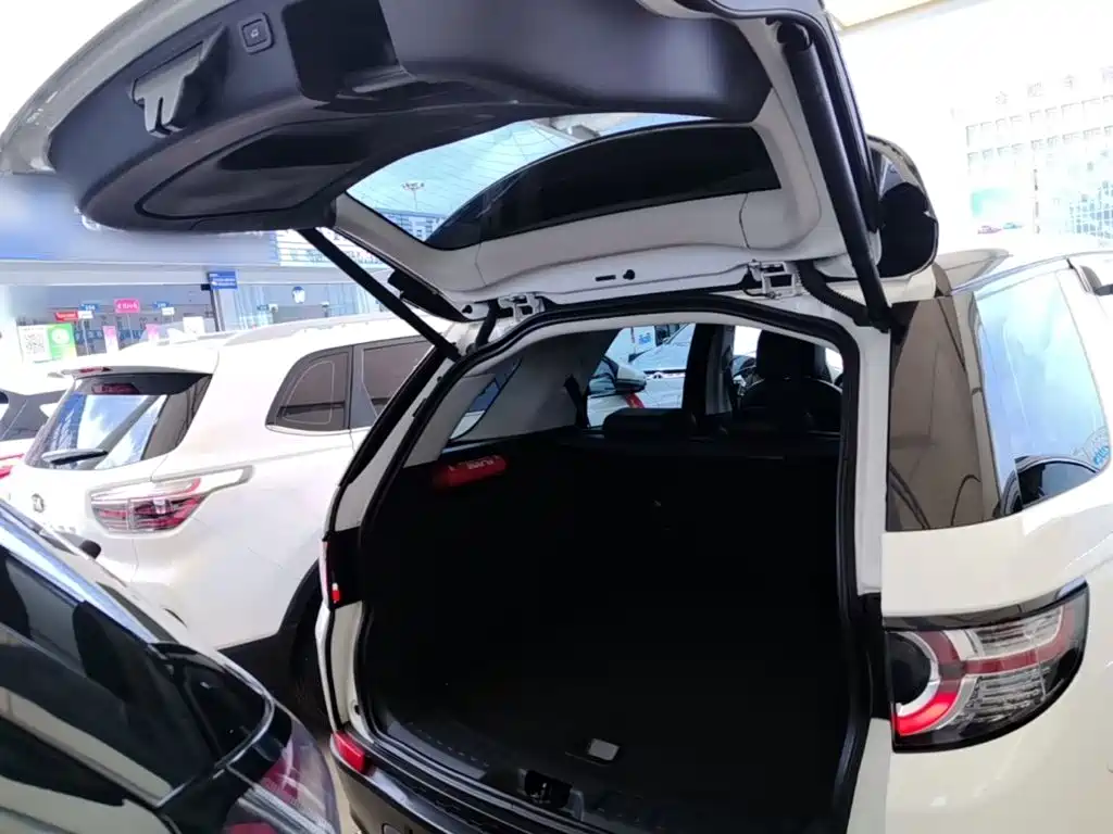 Land Rover Discovery Sport — миниатюра 19