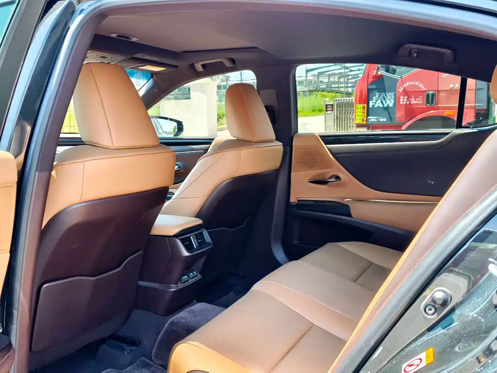 Lexus ES — миниатюра 3