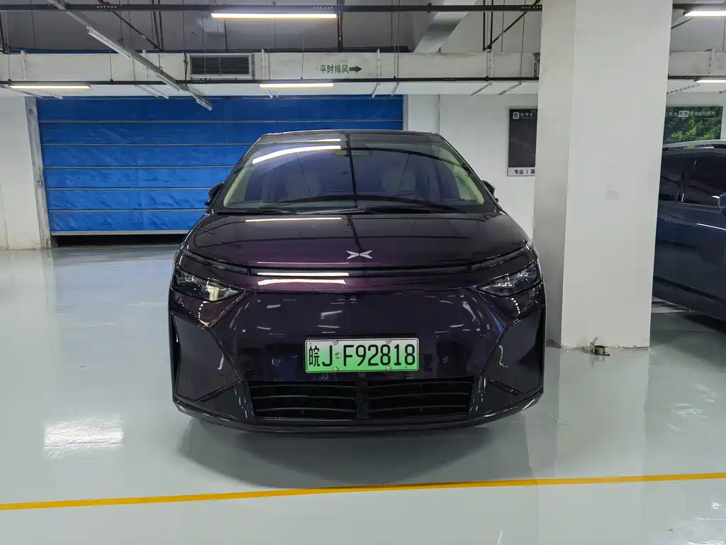 XPeng X9 — миниатюра 2