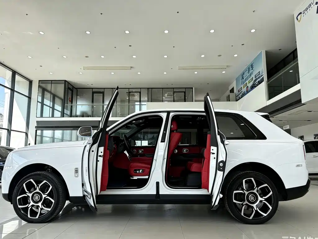Rolls-Royce Cullinan — миниатюра 9