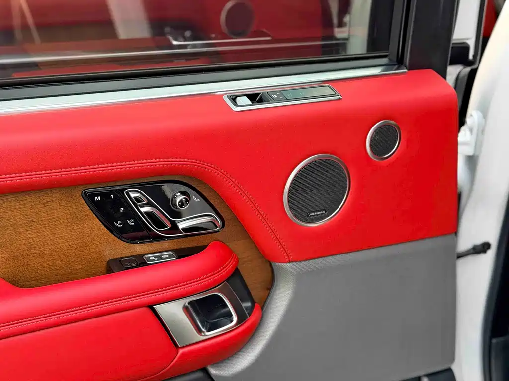 Land Rover Range Rover — миниатюра 6