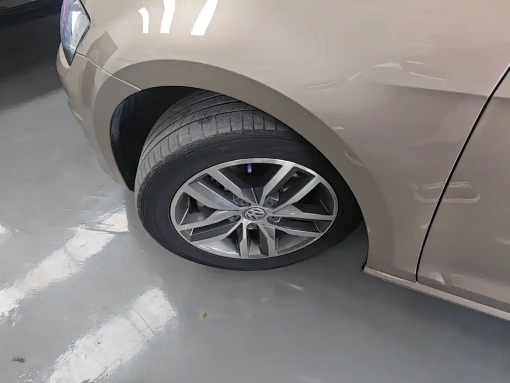Volkswagen Golf — миниатюра 23