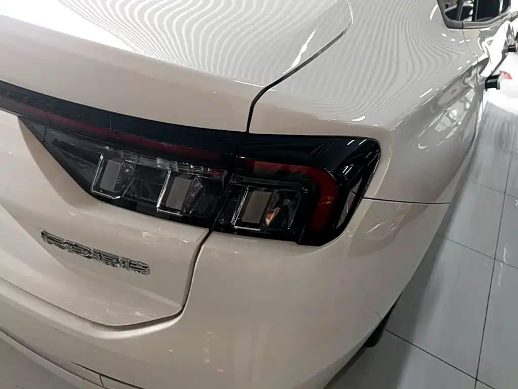 Ford Mondeo — миниатюра 8