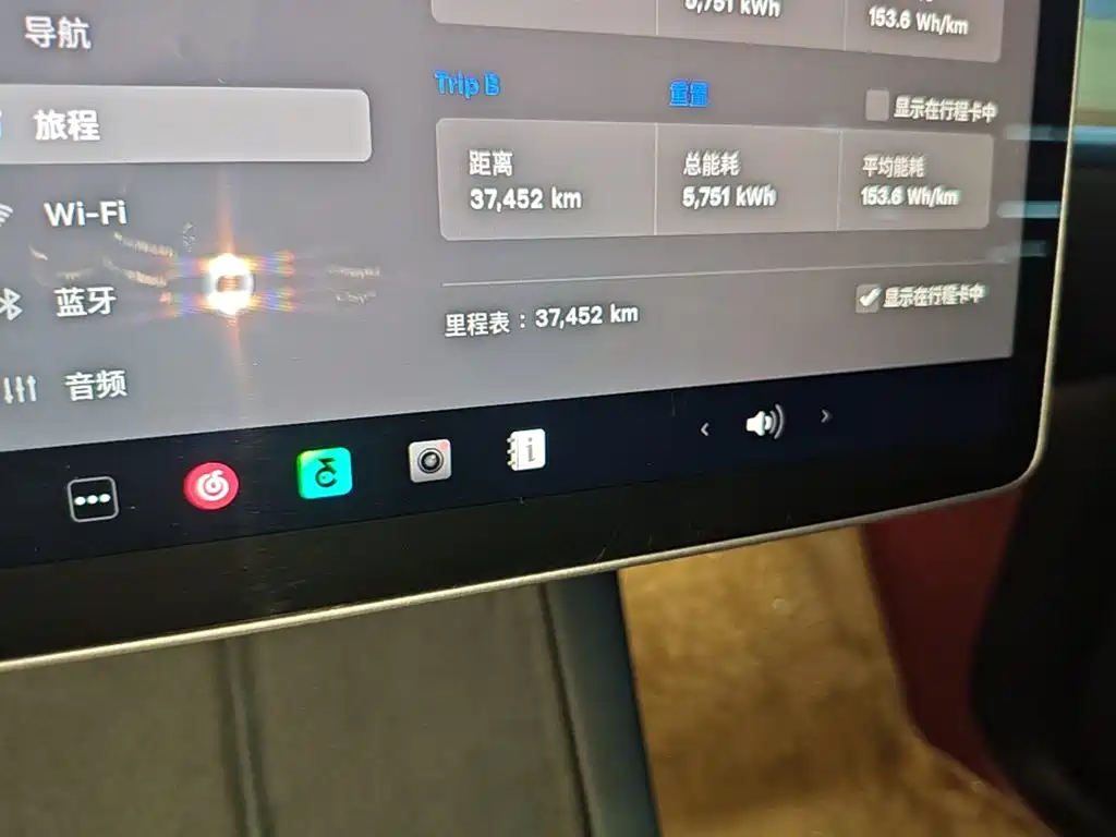 Tesla Model Y — миниатюра 12