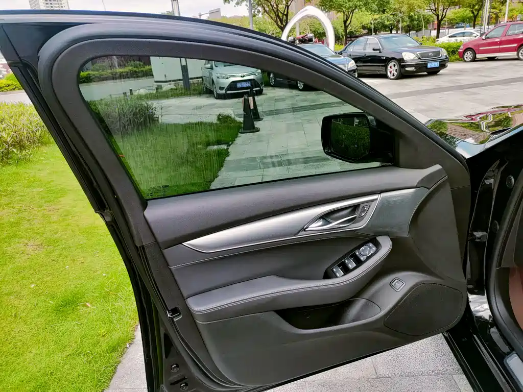 Cadillac CT5 — миниатюра 11