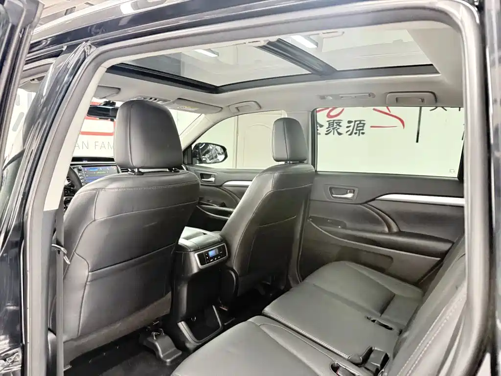 Toyota Highlander — миниатюра 10