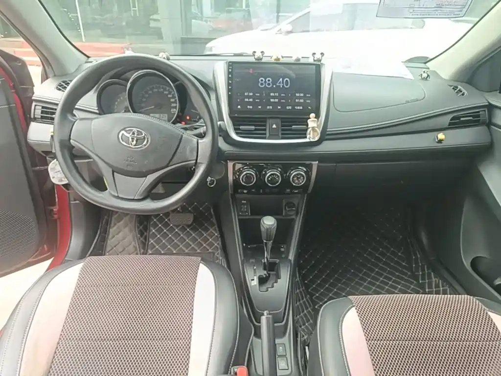 Toyota Yaris L — миниатюра 10