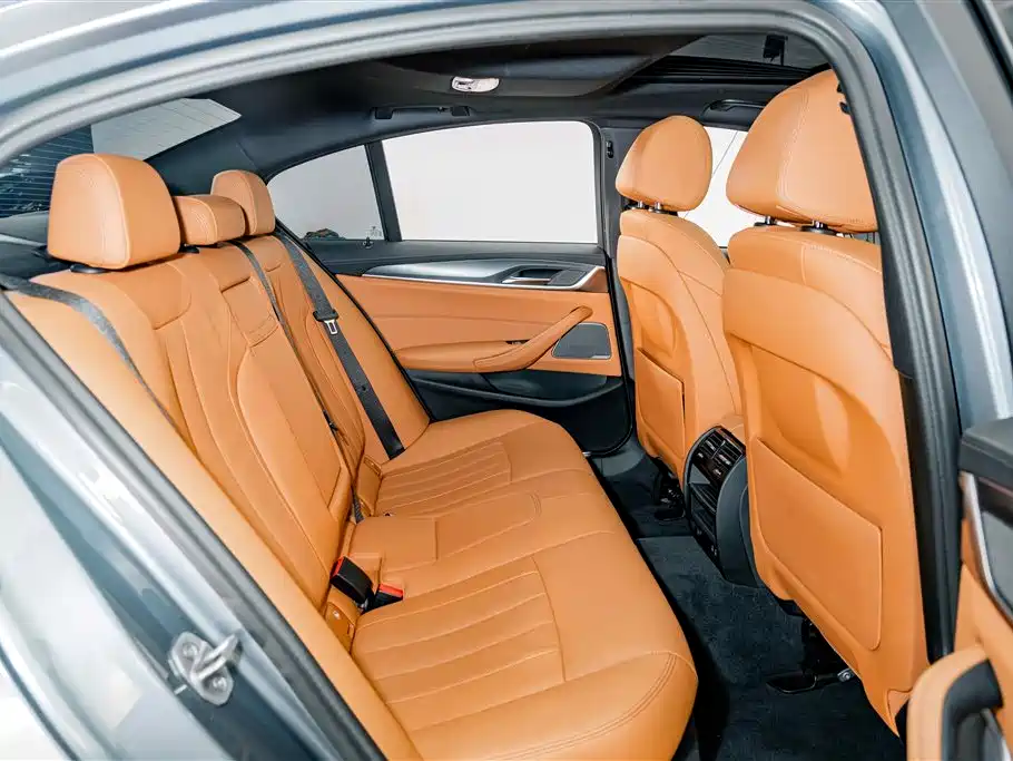 BMW 5 Series (Import) — миниатюра 21