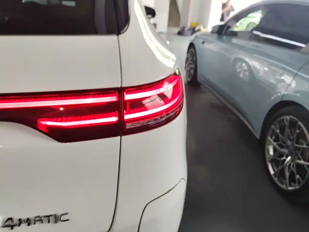 Mercedes-Benz EQC — миниатюра 8