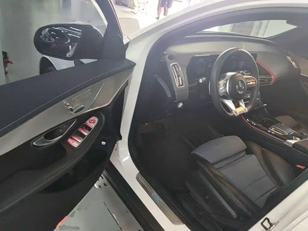 Mercedes-Benz EQC — миниатюра 16