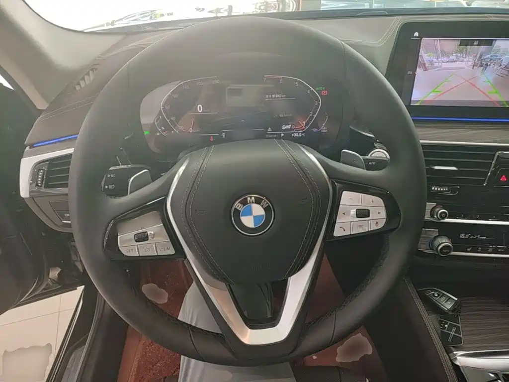 BMW 5 Series — миниатюра 11