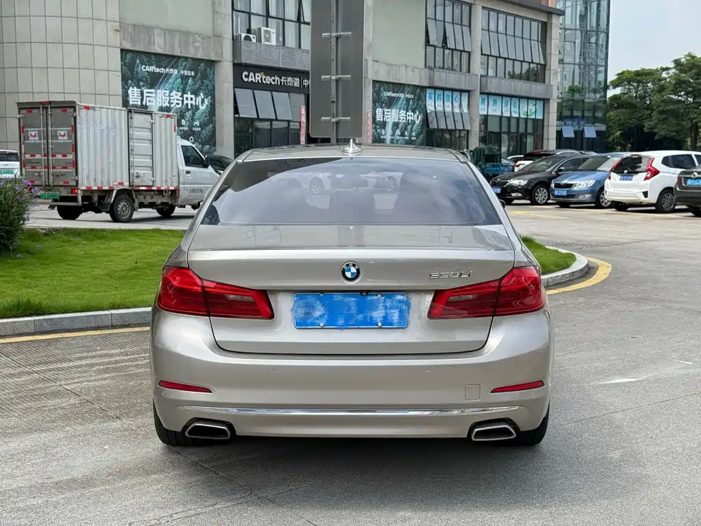 BMW 5 Series — миниатюра 8