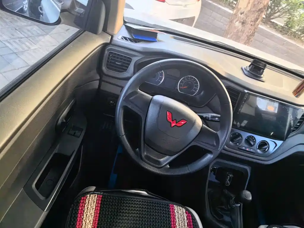 Wuling Hongguang V — миниатюра 6