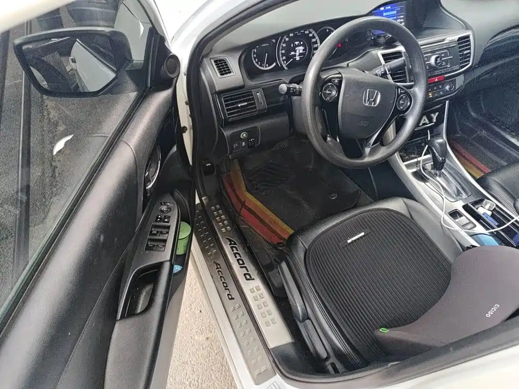 Honda Accord — миниатюра 17