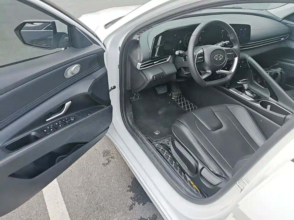 Hyundai Elantra — миниатюра 21