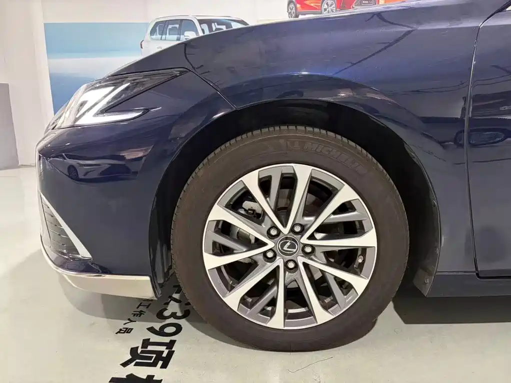 Lexus ES — миниатюра 10