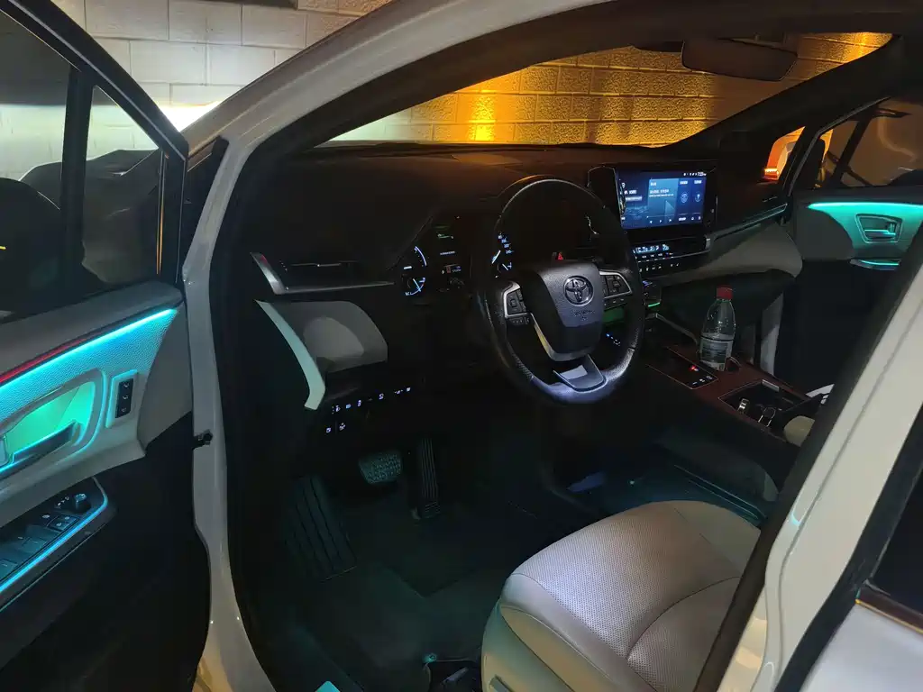 Toyota Granvia — миниатюра 8