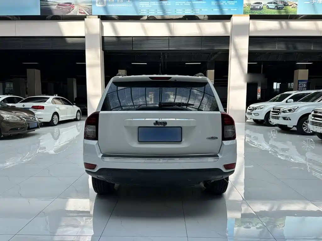 Jeep Compass (Import) — миниатюра 6