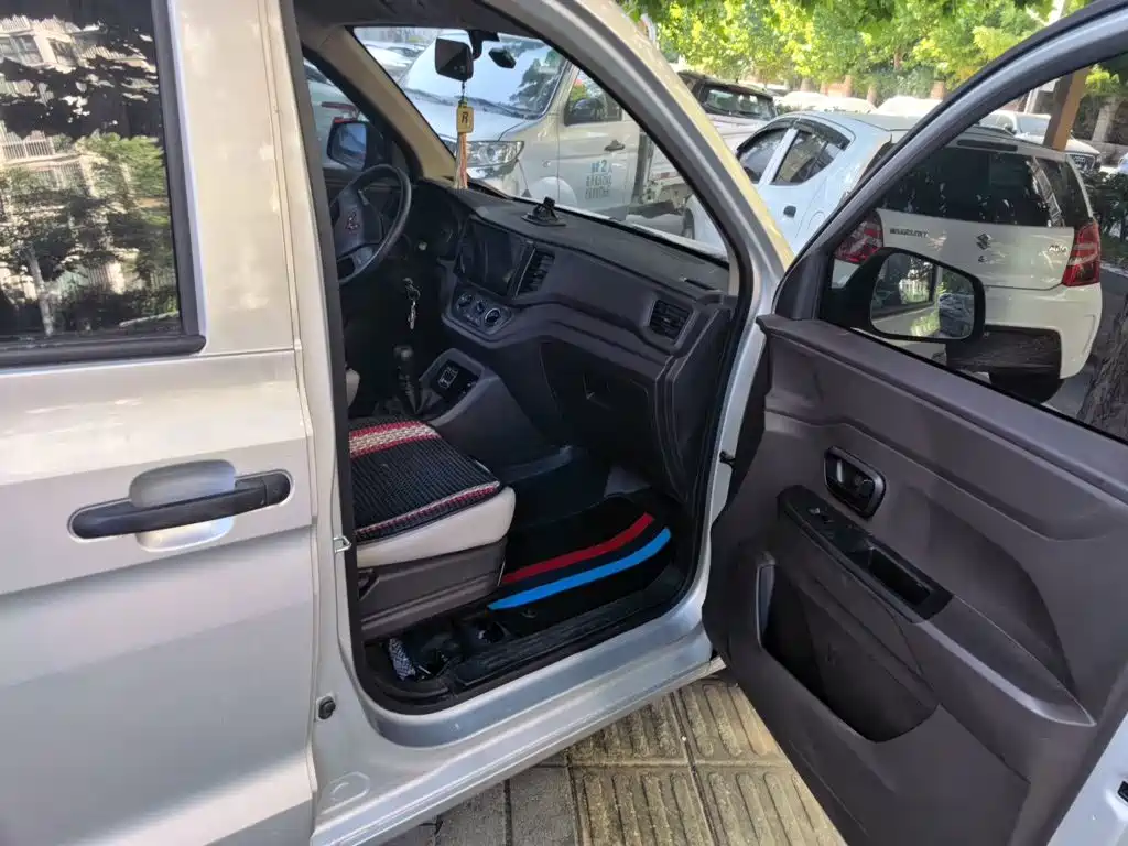 Wuling Hongguang V — миниатюра 19