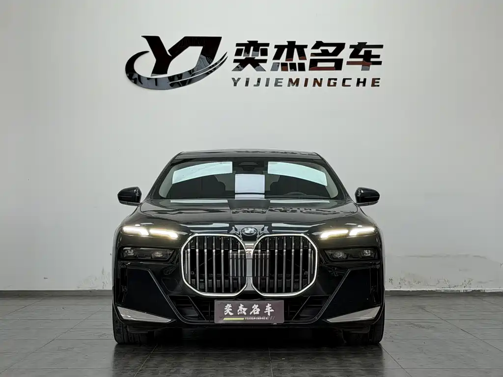 BMW 7 Series — миниатюра 2