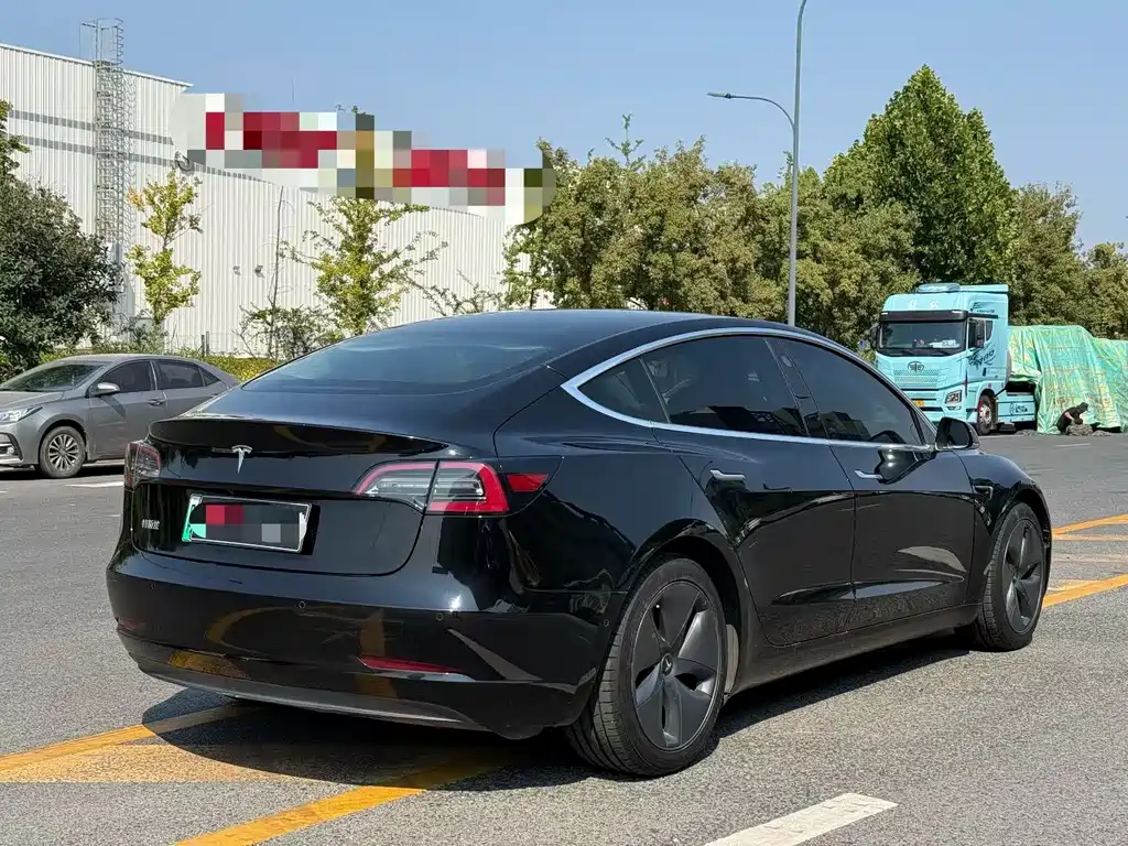 Tesla Model 3 — миниатюра 4