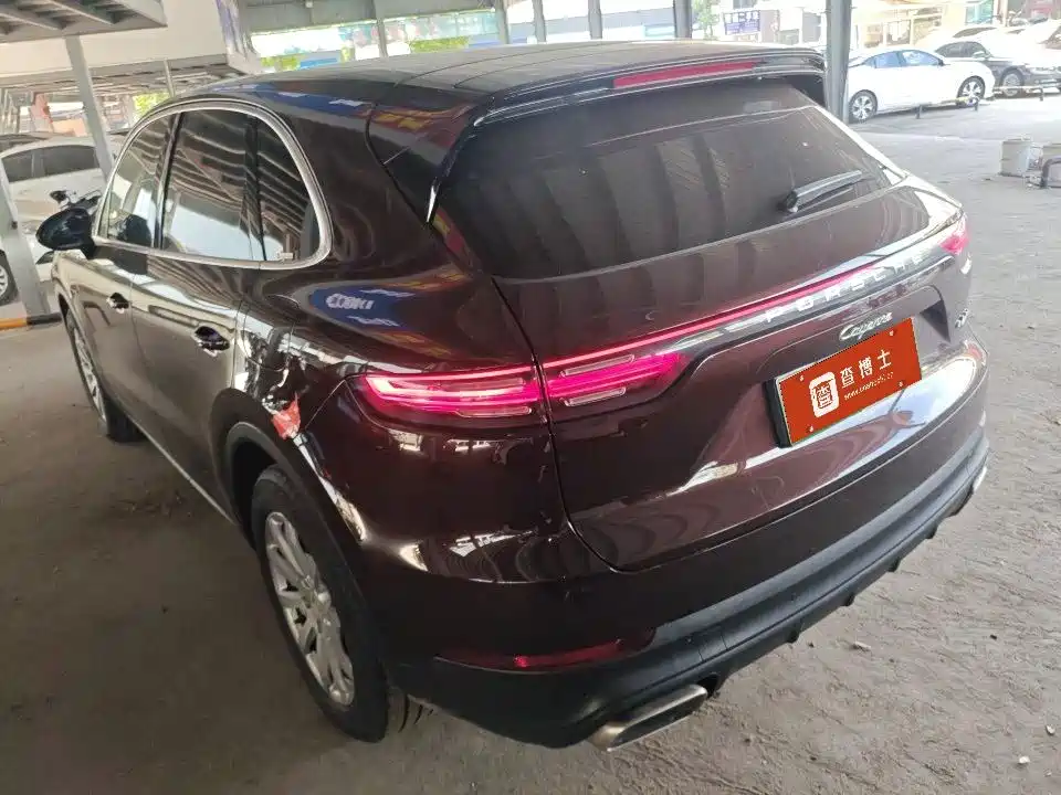 Porsche Cayenne Hybrid — миниатюра 13