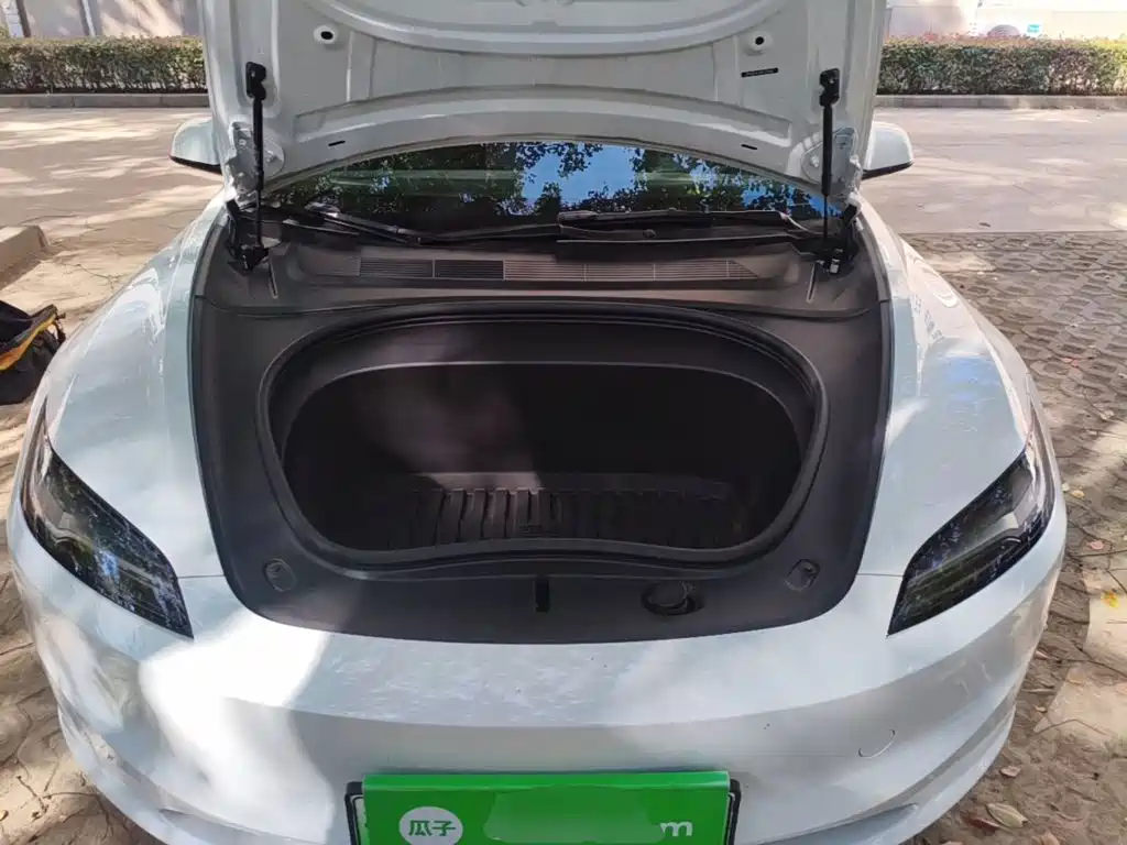 Tesla Model 3 — миниатюра 16