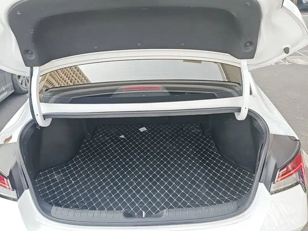 Hyundai Elantra — миниатюра 24