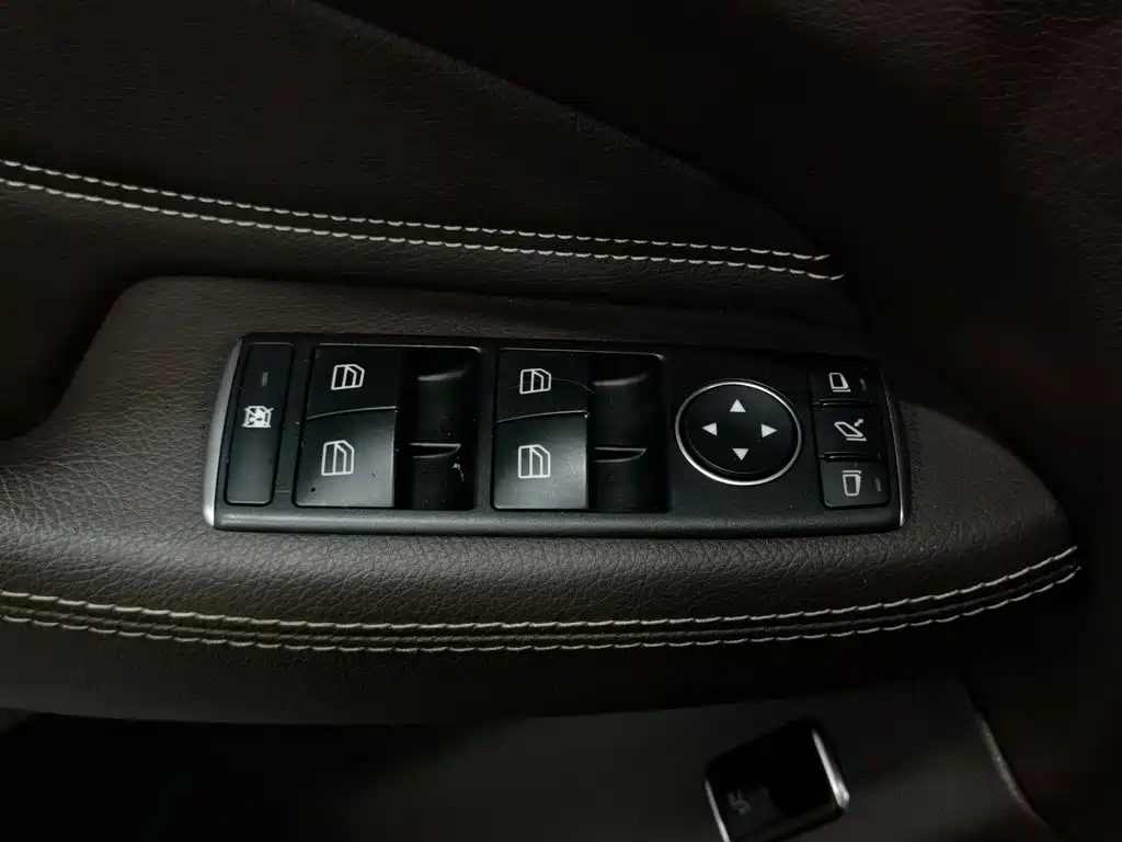 Mercedes-Benz GLE (Import) — миниатюра 9
