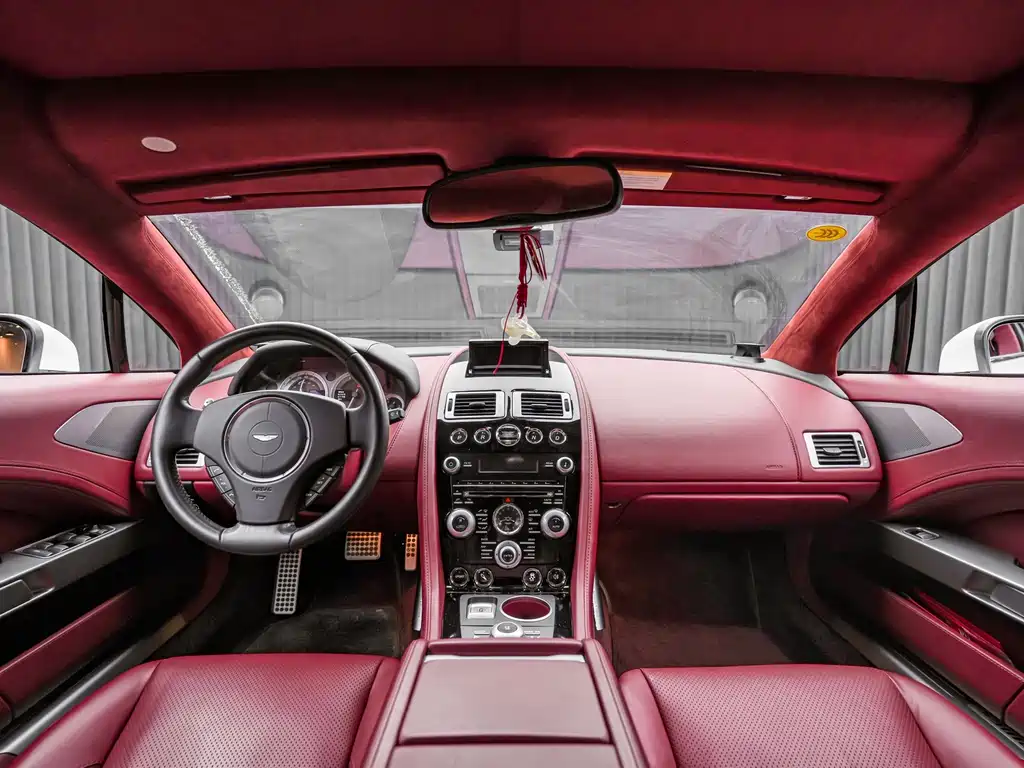 Aston Martin Rapide — миниатюра 8